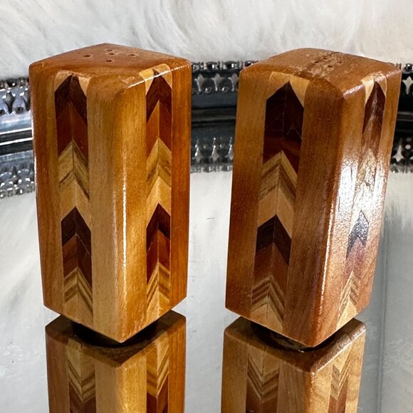 Salt Pepper Shakers, Inlaid Wood Veneer, Mid Century Cork Stoppers Rare, chevron - Picture 1 of 6